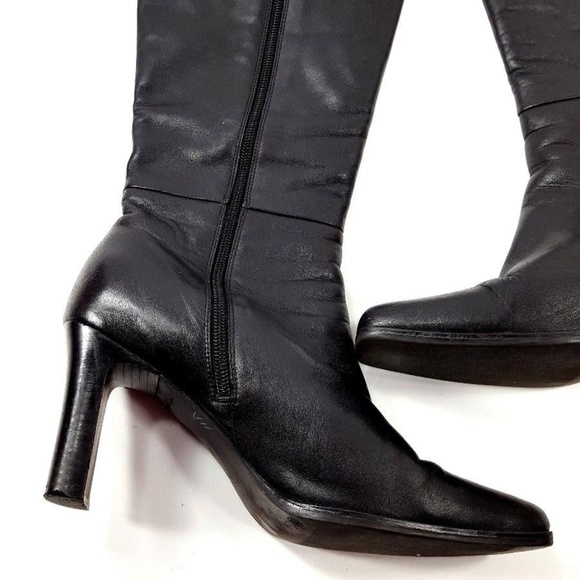 ** SOLD **  Amanda Smith Leather Boots - Picture 4 of 8